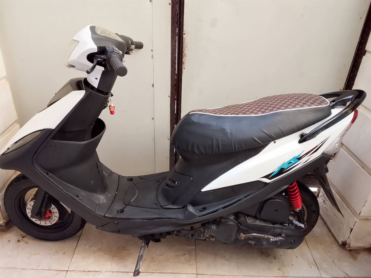 ماكس عدله موديل 2008 بوشه 49 مفتوحه  كهربائيات كلها شغاله نگره سلف بكل وقت تايرات نضاف صالنصه FM نقصها بريك امامي السعر 500 بيها مجال قليل العنوان كربلاء شارع احمد الوائلي خاص موجود او تصل ع رقم 
***********
