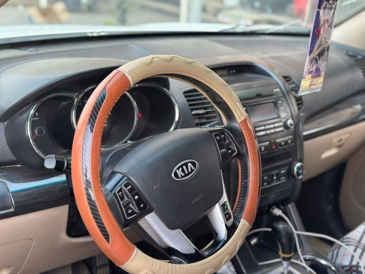 ✦ 𝐊𝐈𝐀 𝐒𝐎𝐑𝐄𝐍𝐓𝐎 ➋⓿➊➌ ✦
✦ كـيـا سورنتو ➋⓿➊➌ ✦

🚘 خليجي
🔹 محرك 2400 CC (دبل دوش)

📋 حالة السيارة:
✔️ مكفولة من الصبغ والتبديل.
✔️ يوجد بارد في الجنطة.
✔️ السيارة بحالة ممتازة وجاهزة للاستخدام.
✔️ تبريد ثلج.

✨ المواصفات:
• مواصفات الشركة الدولية للسيارات.
• حساسات أمامية وخلفية.
• تبريد 3 قطع.
• LED خلفي.
• شاشة.
• تحكم بالستيرن.
• بالإضافة إلى العديد من المواصفات المعروفة.

💰 السعر: 142$

📍 الموقع: الديوانية – السدير.

📞 للاستفسار: ***********
