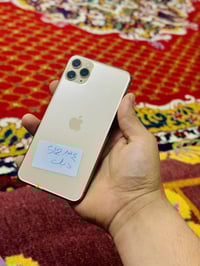 ايفون 11 برو ماكس  ذاكرة:((512)) بطارية:96 دبل سيم  نظافه ميه بالميه ج...