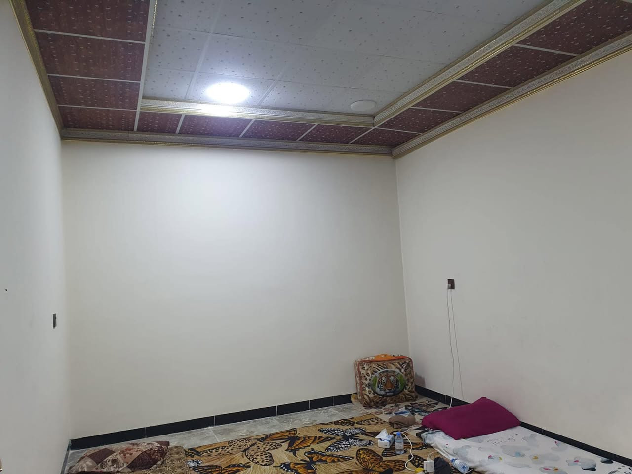 للبيع دار سكني المساحة ١٧٠ متر حي التصنيع طابقين اربع غرف نوم صالة ومطبخ وغرفة ضيوف من صاحبة مباشر السعر ١١٠ مليون للاستفسار ***********
