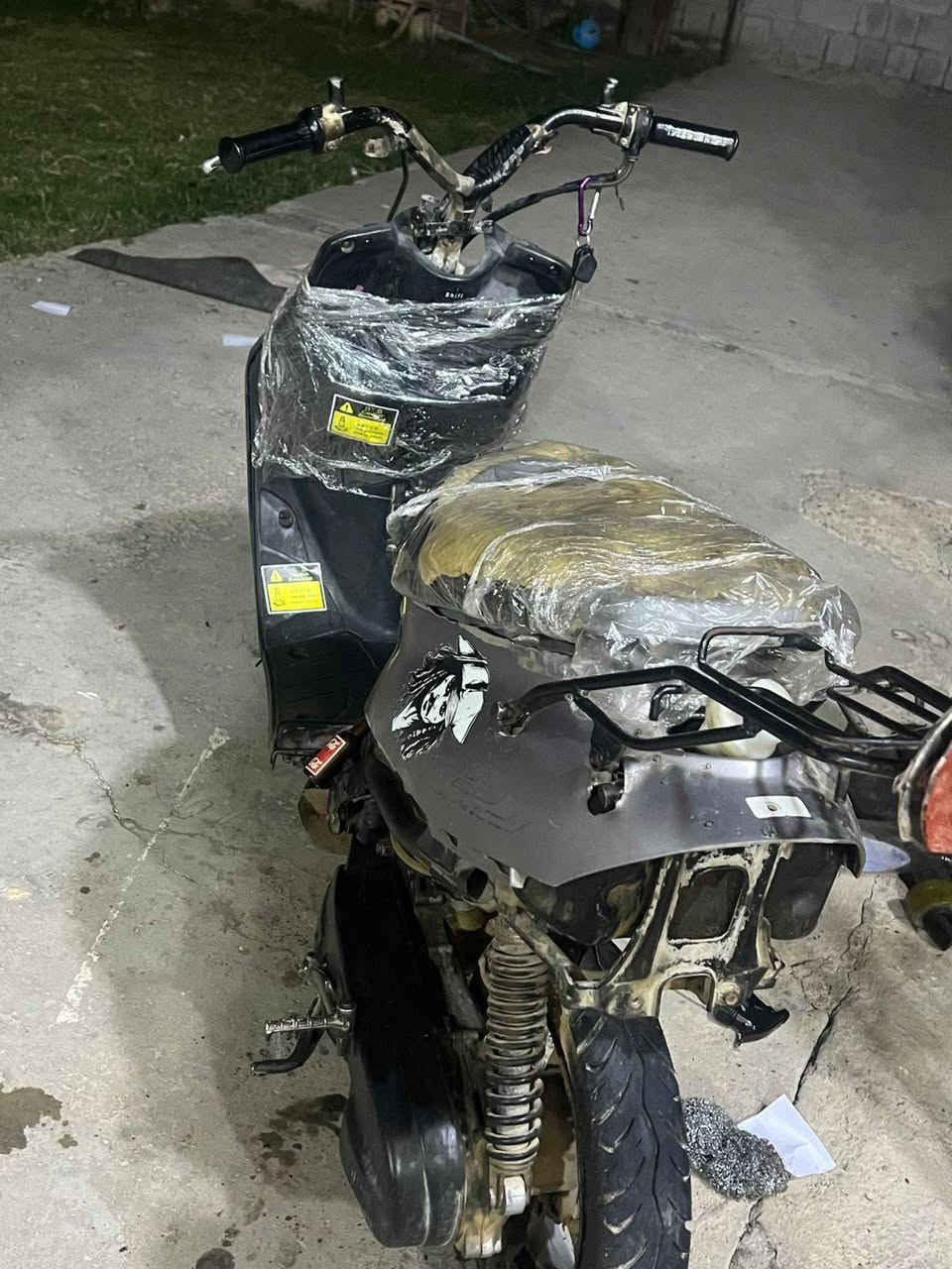 السلام عليكم دراجه بيجي 9 زروف 
شركه ياباني ياماها
سرعة 60
دراجه جديده يرادله فقط كفرات ولايت
تشتغل يرادله فقط جوين او دكشن
راسلني ونتفق على السعر 
مراسله الصفحه او واتساب *********** بغداد, العراق
