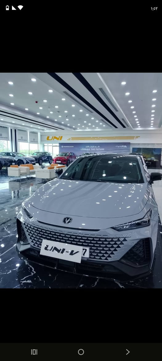 مواصفات شانجان اليوفي (Changan UNI-V) 2025 ، لكن بشكل عام تتميز بتصميم رياضي فاستباك، وشاشات داخلية متطورة، ومقاعد جلدية،  أو محرك 2.0 لتر توربو بقوة أعلى (لفئة Sport)، مع ناقل حركة DCT 7 سرعات للفئة الأولى و 8 سرعات للفئة الثانية، بالإضافة لتقنيات أمان مثل كاميرا 360 درجة وسقف بانورامي وتجهيزات عصرية. 
المحرك والأداء:
فئة Elite: محرك 1.5 لتر توربو، 177 حصان، 300 نيوتن متر عزم دوران، ناقل حركة DCT 7 سرعات.
فئة Sport: محرك 2.0 لتر توربو، قوة أعلى (حوالي 229 حصان)، ناقل حركة أوتوماتيكي 8 سرعات، وعزم دوران أعلى (حوالي 390 نيوتن متر). 
التصميم الداخلي والخارجي:
تصميم رياضي فاستباك (Fastback) عصري.
سقف بانورامي.
مسكات أبواب مخفية.
مقاعد جلدية (Faux Leather) مع تبريد للمقاعد الأمامية.
تعديل كهربائي لمقعد السائق (6 اتجاهات) والراكب (4 اتجاهات).
نظام صوتي مع 6 سماعات (أو أكثر حسب الفئة) وشاحن لاسلكي.
بوصلة القبلة ونظام واي فاي. 
التقنيات والترفيه:
شاشة وسائط كبيرة (مثلاً 12.3 بوصة مع آبل كاربلاي) وشاشة عدادات رقمية (مثلاً 10 بوصة).
نظام تكييف أوتوماتيكي مع فتحات خلفية.
كاميرا تسجيل بزاوية 360 درجة.
نظام أوامر صوتية (بدون اتصال بالإنترنت). 
الأمان والسلامة:
ست وسائد هوائية و70% من هيكل السيارة من الفولاذ عالي القوة.
أنظمة مساعدة القيادة المتقدمة (مثل L2 في بعض الفئات).
فرامل مانعة للانغلاق ونظام مراقبة ضغط الإطارات. 
للاستفسار اتصال ع رقم مستشارة المبيعات 
*********** 📱☎️
