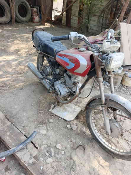 السلام عليكم دراجه للبيع كلك مكفوله من سرقه مكينه شغاله لاتبخير ولاتنقص ناعمه مكان حله سعر ١٥٠وبيه مجال مركز مدينه *********** //*********** مامتواجد علفيس شراي يتصل
