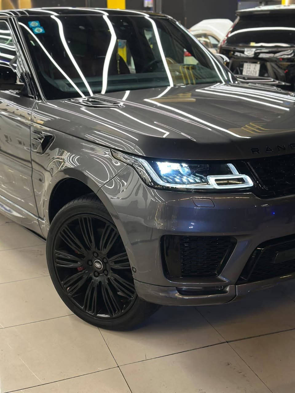 Range Rover
Sport 
🇬🇧 🇬🇧
رانج روفر سبورت
 ((  2019  ))
 
[ 8 ] سلندر سوبر جارج 🚀🚀
وارد امريكي صور الحادث موجودة
تبديل دعامية امامية فقط + ايرباك ستيرن فقط
لون مميز داخل احمر 😍

♦️ ملاحظة ♦️
== رقم السيارة بغداد مميز ==
❤️ تباع مع الرقم ❤️

  عداد المسافات  100 الف كيلو

المواصفات 🇬🇧🇬🇧

🛑  صندوق شفط 🇬🇧
🛑 كشنات كهرباء + تدفئة + تبريد
🛑 رادار + داتا شو + تحديد مسار
🛑 بصمة تشغيل 
🛑 انظمة قيادة متعدد
🛑 دوس كهرباء
🛑 بانوراما والبردة تفتح على حركة اليد 

 السيارة فول مواصفات ❤️
 بيها ادامة كاملة  متحتاج اي مصرف

مكان السيارة بغداد 

تسأل على السعر 
اتصل او راسلنا 
وتساب 
  
للأستفسار 

***********
سلام رانج 

@الجميع
