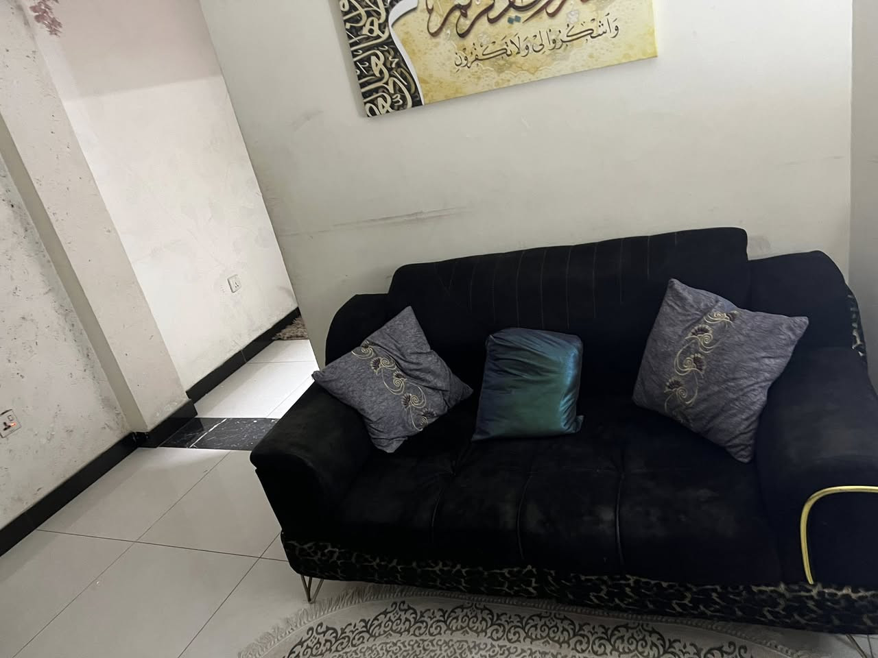 تخم مستعمل بسعر 150 الف مكاني منصور للتواصل ***********
