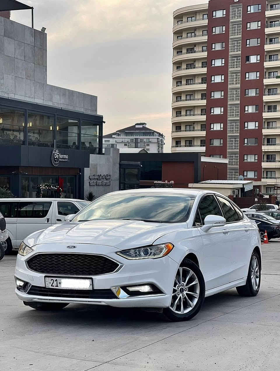 فۆرد فیوژن مۆدێل 2017
ڕەنگی سپی بەفری  
مەکینە ٢٥ی مەرغوب ،، تۆربۆ نیە 
  پێشی کەپسە .. یەک جەمەلەغی پێشەوەی بۆیاخە لەگەل پەڵەیەک کارت..ئێرباگی  هەمووی بەشەرت نەتەقیون بیلادن..دوو شوێن ساردی بچوکی هەیە
مواسەفات SE (بەسمە و گێڕ ماوس و برێک بەسمە و کۆدی دەرگا و کوشن کارەبا و شاشە کامێرە و تەحدید سورعە ودژە خلیسک و لایت لید ، کامل پێشی لیدە ، تەنانەت کوشنەکانیشی هیتەرە ، تەبرید مەرکەزی زۆری تریش ....
تەحویل و غرامەی بە شەرت بە ناوی خۆمانەوەیە
تاقمێک ویل و تایەی لۆکی بۆ بەستراوە 
سەیارەکە بەخزمەت ڕاگیراوە و بێ مەسرەفە..تەقەو رەقەشی نیە.. ڕۆنی مەکینە و هایدرۆلیکی تازە گۆراوە 
گڵۆپی مەکینەشی هەڵنەبووە .. هیچ گڵۆپێکی سەر داشبۆرد هەڵنەبووە.. 
گێڕ و مەکینە و تەبرید و ئایرباگ و کارەباییات هەمووی بەشەرت تەپەی گێریشی نیە 
بەردی ساڵۆنساشی بەشەرت بیلادیە و دەسکاری نەکراوە
ژمارە موبایل لەسەر ڕەسمەکان دانراوە مشتەری نیت تەلەفوون مەکە لەگەڵ ڕێزم 
📱*********** 
Whastapp_viber السليمانية, العراق
