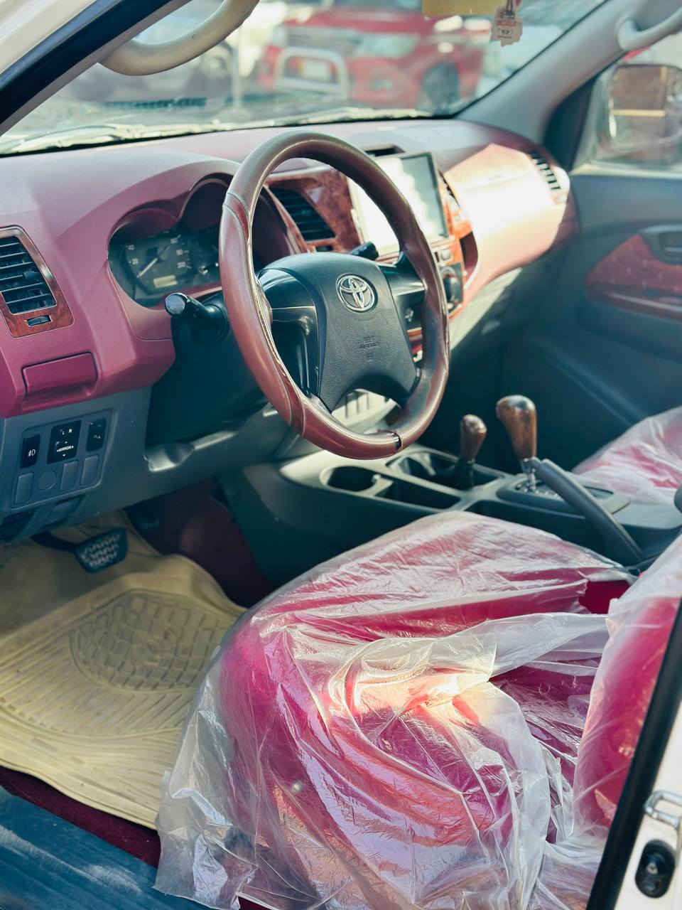 السلام وعليكم
للبيع او مراوس حسب القناعة
تيوتا هايلوكس فور ويل 
سعودي شاصي 22 

موديل 2015

سيارة مابيه اي نقص
كير  اوتوماتيك 
لون ابيض  بغداد  سنوية لغاية 2027
السعر 227 وبيها مجال//  سونار مرفق مع الصور 
***********
