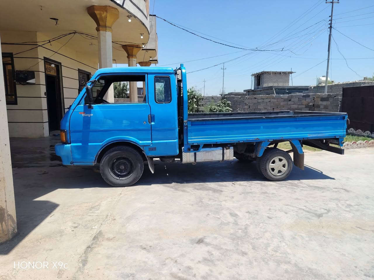 سلام عليكم كيه بنكو ٩٥ بغداد مشروع وطني مكينه وكير مكفول حداديه جديده شاصي مكفول 7 طويله السياره جاهزه مكان بغداد اليوسفه صدر رقم ***********؛ *********** السعر 50 بيه مجال
