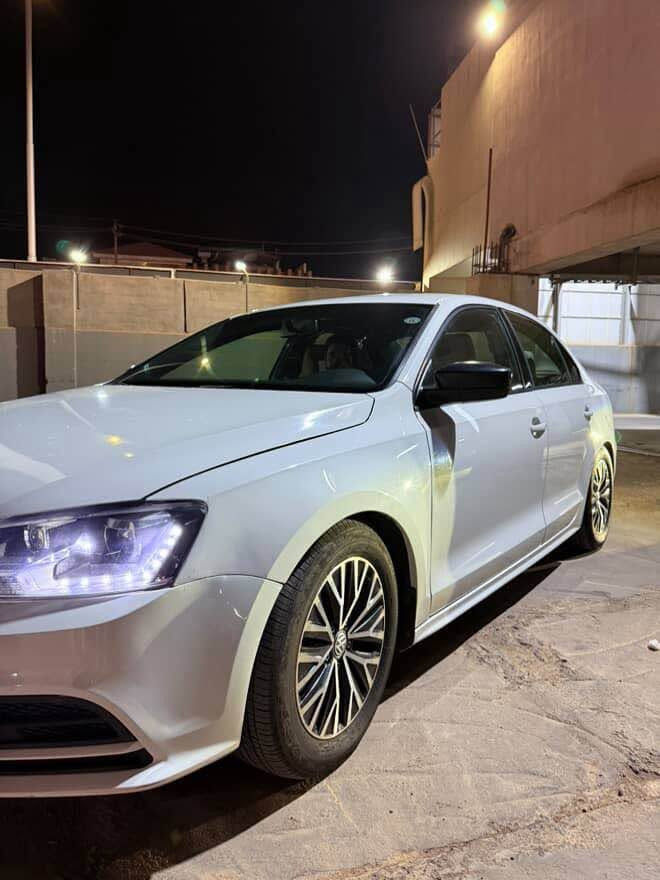 volkswagen Jetta 2017 full
فولكسواكن جيتا 2017 فول مواصفات عدا الفتحة
محرك 1800 توربو
بصمة تشغيل
كشنات جلد لونين
كشنات تدفئة
4 جوم اوتو
لايتات عدسات 
شاشة كبيرة كار بلي car play
كامرة خلفية
ضرر السيارة جاملغ السايق سرقة ومرجع بلادي ونص البنيد صبغ بدون حادث بدون ضربه بدون اي شي ايرباكات كلها سليمه ولا ايرباك طاك وبدون اي دواخل كفالة كير ومحرك مكفول 

رقم اربيل سنوية ل2029 بأسمي تحويل مباشر
مكان السيارة كركوك 
***********
السعر 129 وبيها مجال كركوك, العراق
