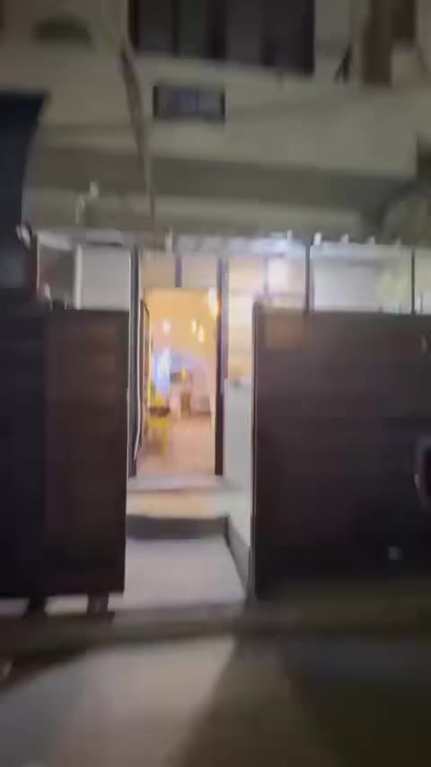 مشتمل للبيع مساحه ٥٠ متر يحتوي على غرفتين نوم وصاله ومطبخ ومنور وخدمات حي الجهاد يدوان المخابرات 
الاستفسار اتصل على ***********
