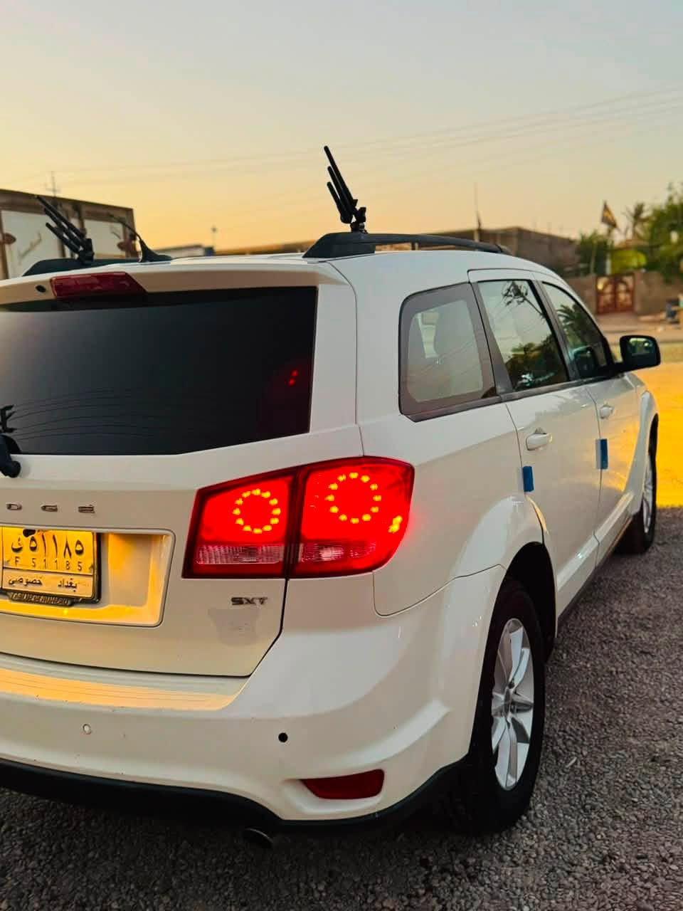 جورني موديل 13 رقم بغداد بسمي  وارد امريكي حادثها جاملغ وبنيد تبديل بدون دواخل    شواصي ولغود كفاله السياره جديده كلش كير ومكينه شرط حداده تبريد كله جديد مكينه 6 اسرندر 7 راكب تبريد 3 قطع  راديتر هيمي انسه الحماوه سياره جاهزه الخير اي نقص مابيها سعرها 113 وبيها مجال مكاني ناصريه سوق الشيوخ الشراي يتصل او واتساب ***********
