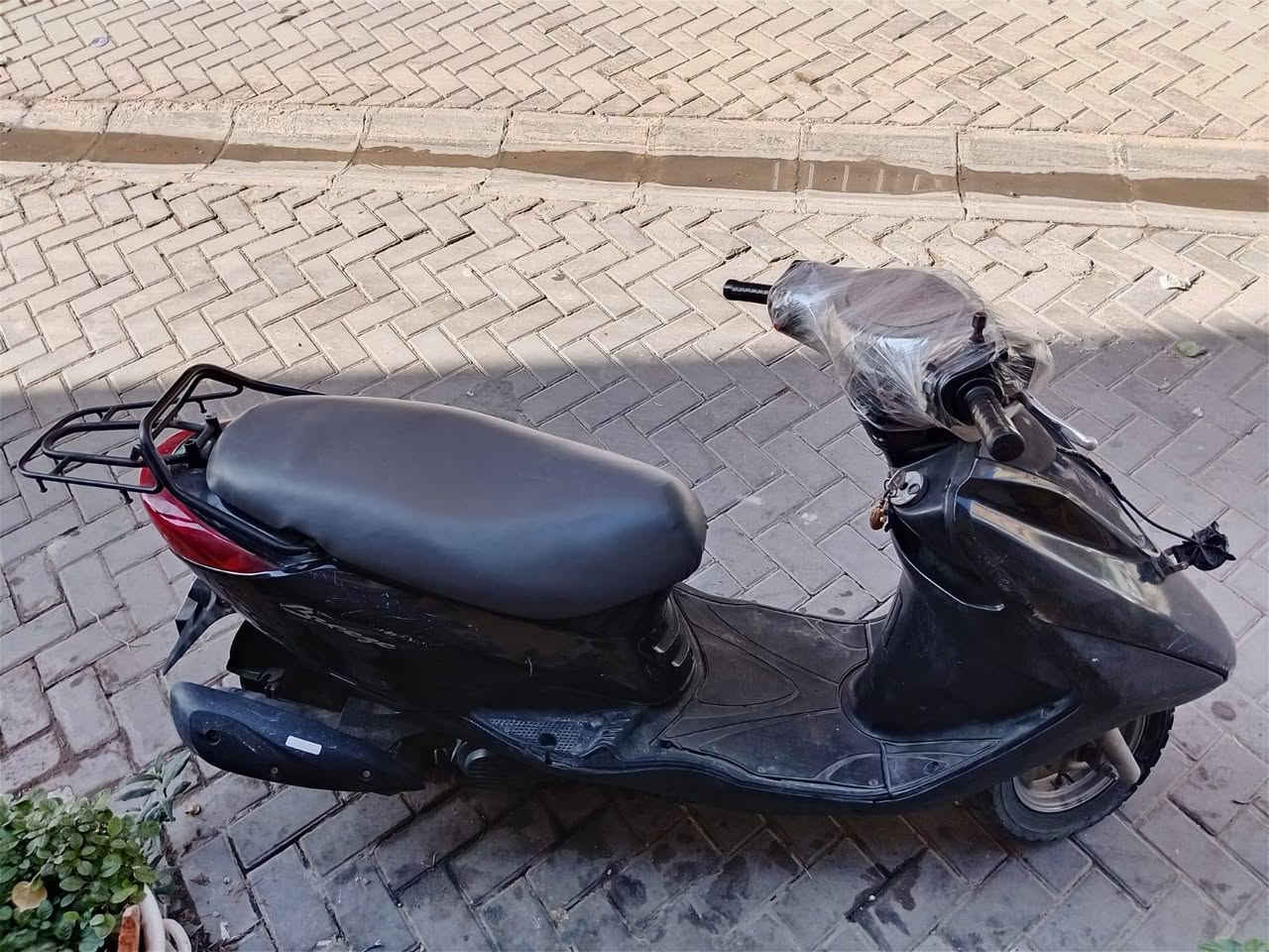 السلام عليكم للبيع بريز رايدها ب٢٥٠ قفلها مكاني منطقه الصليخ ***********
