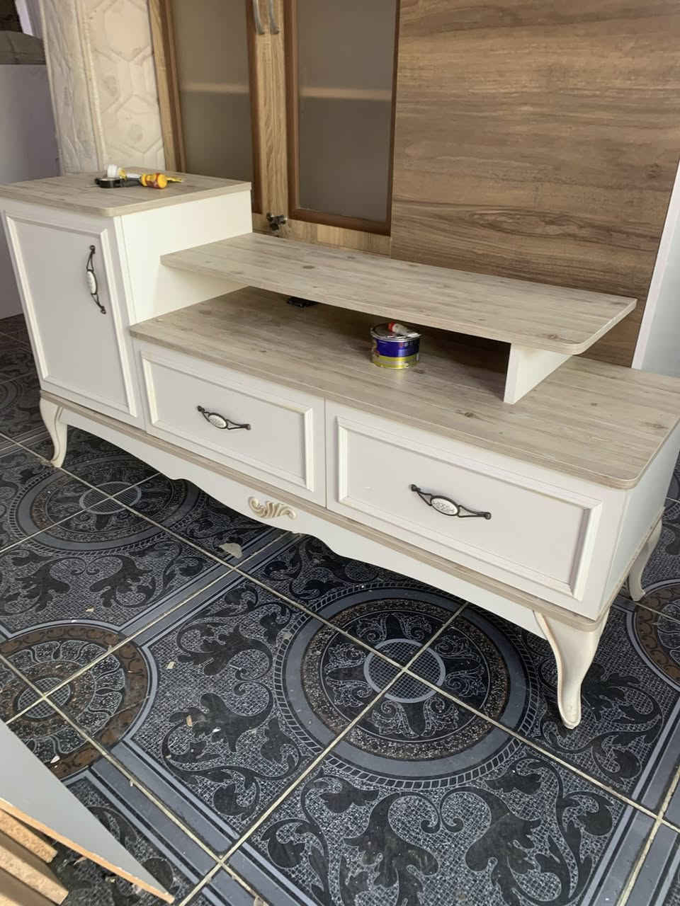 ميز بلازمه ماركه جديد بعده السعر ٨٥ نهايته المكان الزهور ***********
