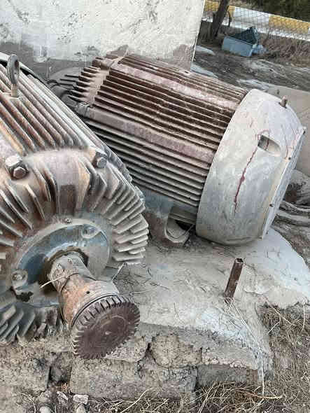 يوجد ماطورات صناعي 100 حصان امريكيU.S.A بلادي يشتقل مشاريع ماء ومعامل هاتف***********
