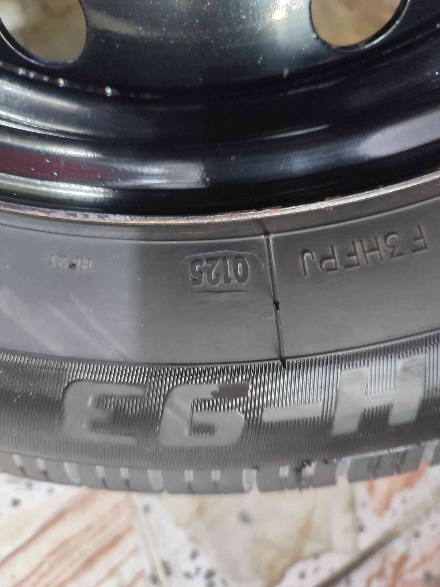 تخم ويل حديد الاصلي حجم 15مصبوغ حراري شرط الفحص بلبلنص لاعواج ولاتصليح جدد يرهم بيجو سمند أو بارص أو 405مع تخم تاير جديد حجم 15.65.185مشدود أقل الشهر بيع او مراوس السعر 200قفل مكاني نجف مكتب الرشيد ***********
