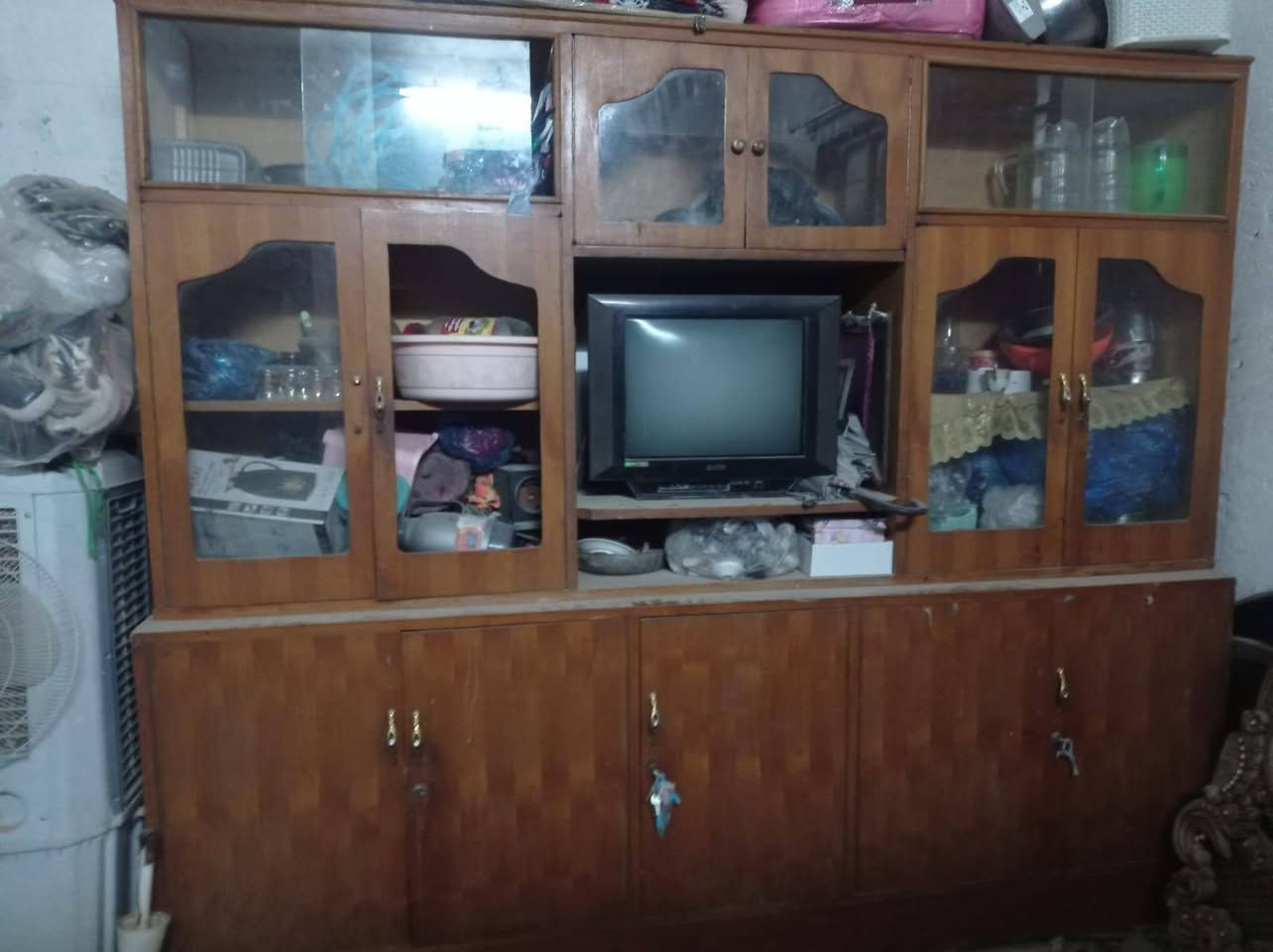 السلام عليكم 
للبيع
بوفيه مترين ونص صاج الاصلي الثقيل نظيفه جداً ٢٥٠
معرض صاج الثقيل ١٥٠
كنتور كويتي ١٥٠
للاستفسار الاتصال على ***********
