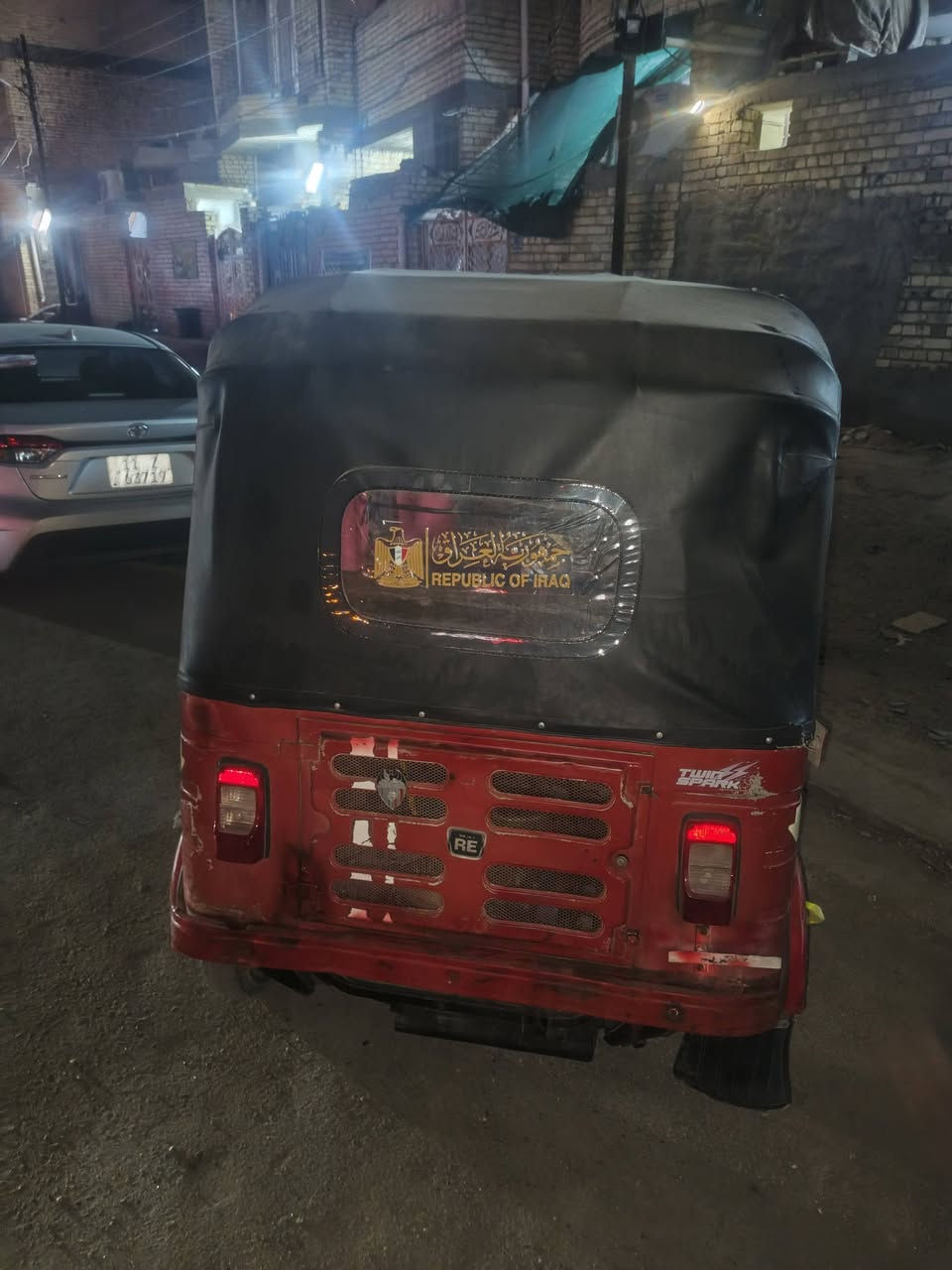 سلام عليكم تكتك موديل ١٧شهر ١١تكتك خير من الله كل نقص مابيه كبل لشارع سعره ٢٨٠٠او بيه مجال حك جيه بس سلفه  عليه فحمات تكتك سياقته تخبل هورن كهربايات كله شغاله مال عيشه الله شاهد مكاني بغداد مدينت صدر الحمديه ***********
