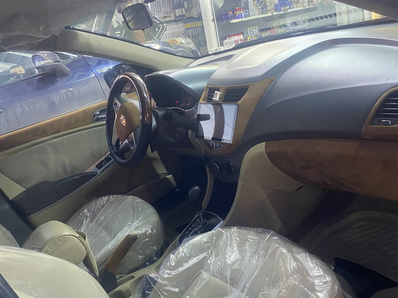 السلام عليكم اكسنت موديل ١٤ باسمي كير مكينة تبريد شرط طخم تاير بيها ٤ قطع صبغ بدون دواخل 
السعر ٧٧ 
***********
