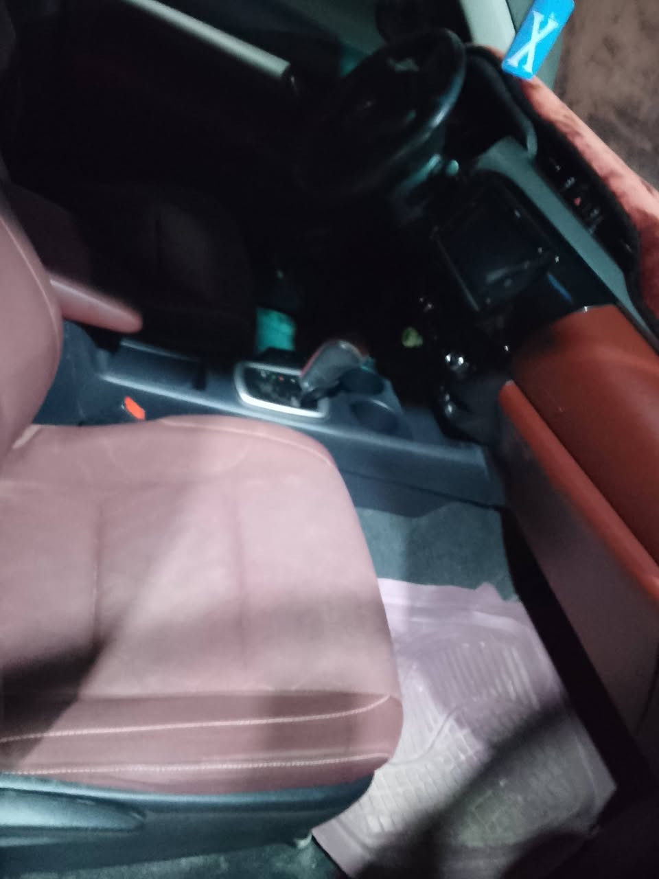 عندي فورويل موديل 19 سعودي السياره مقفوله كفاله عامه الرقم اربيل رقم الهاتف ***********

