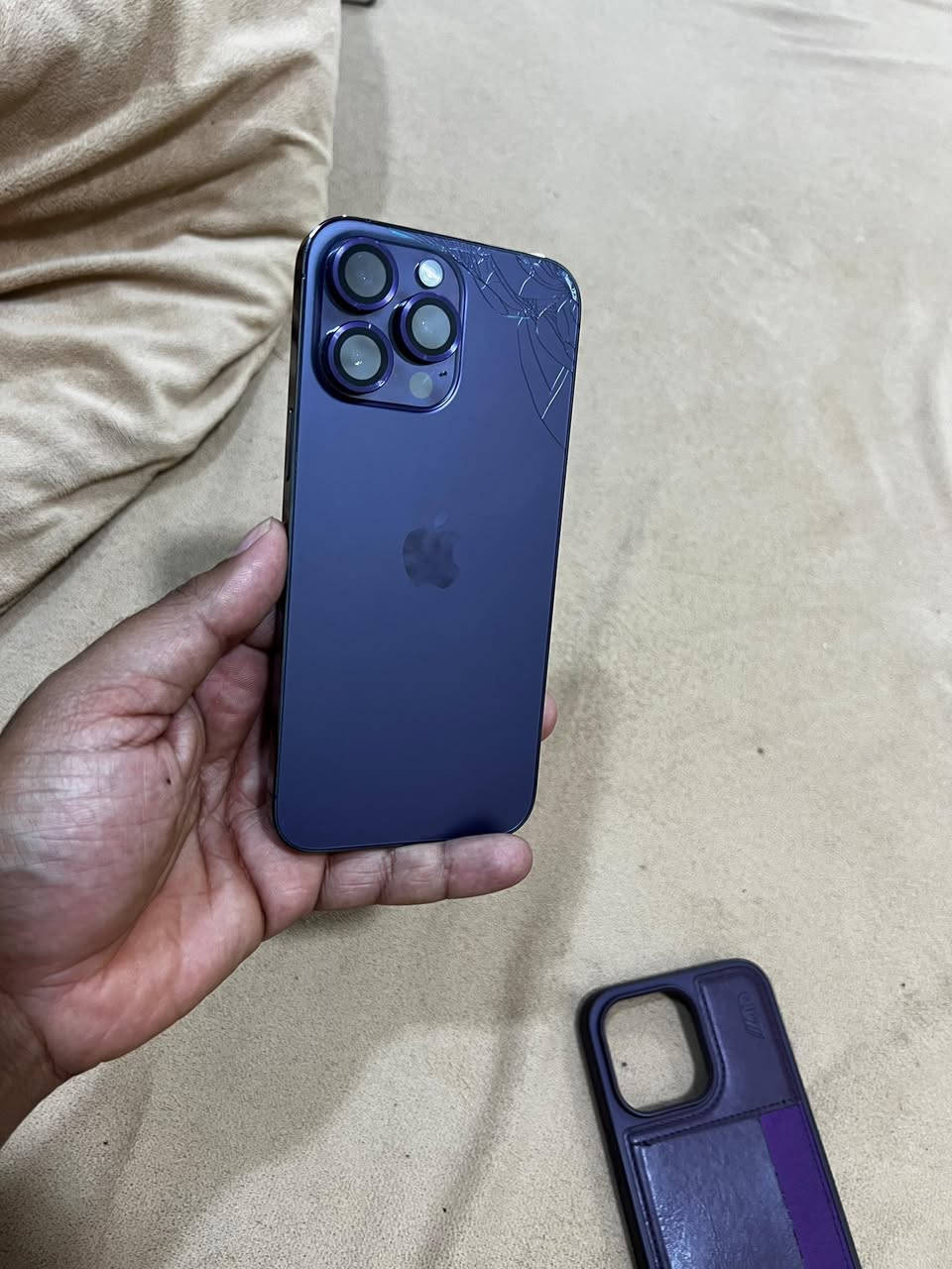 ايفون 14 ابرو ماكس ذاكرا 256 نموذج m مكفول بطاريه 92 زلغ مابي ويا كارتونه وشرط الفحص الجهاز ماعده هاذ كسر بضهر ومو جبير 825. عنوان بصره ***********
