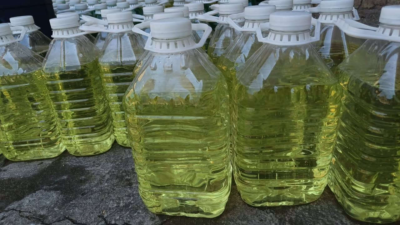 السلام عليكم
توفر بكميات كبيرة زاهي وقاصر وديتول ومعطرللطلب مراسلتي على الخاص


**إذا كنت صاحب هذا الإعلان وتريد حذفه لأي سبب، رجاءا أرسل رسالة إلى الدعم الفني**