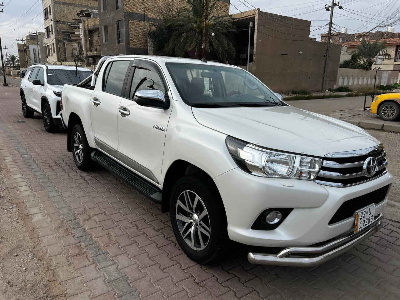 السلام عليكم            
تويوتا هايلوكس 2018. گاز ادبلو
مكفولة كفالة عامة   
رقم اربيل جديد  بأسمي
ما بيها اي نقص حدادية 100/100
تبريد 
تخم تاير 
لاتنقيص لا بخار
مكان السيارة ميسان 
السعر 210 وبيها مجال
الاستفسار ***********
