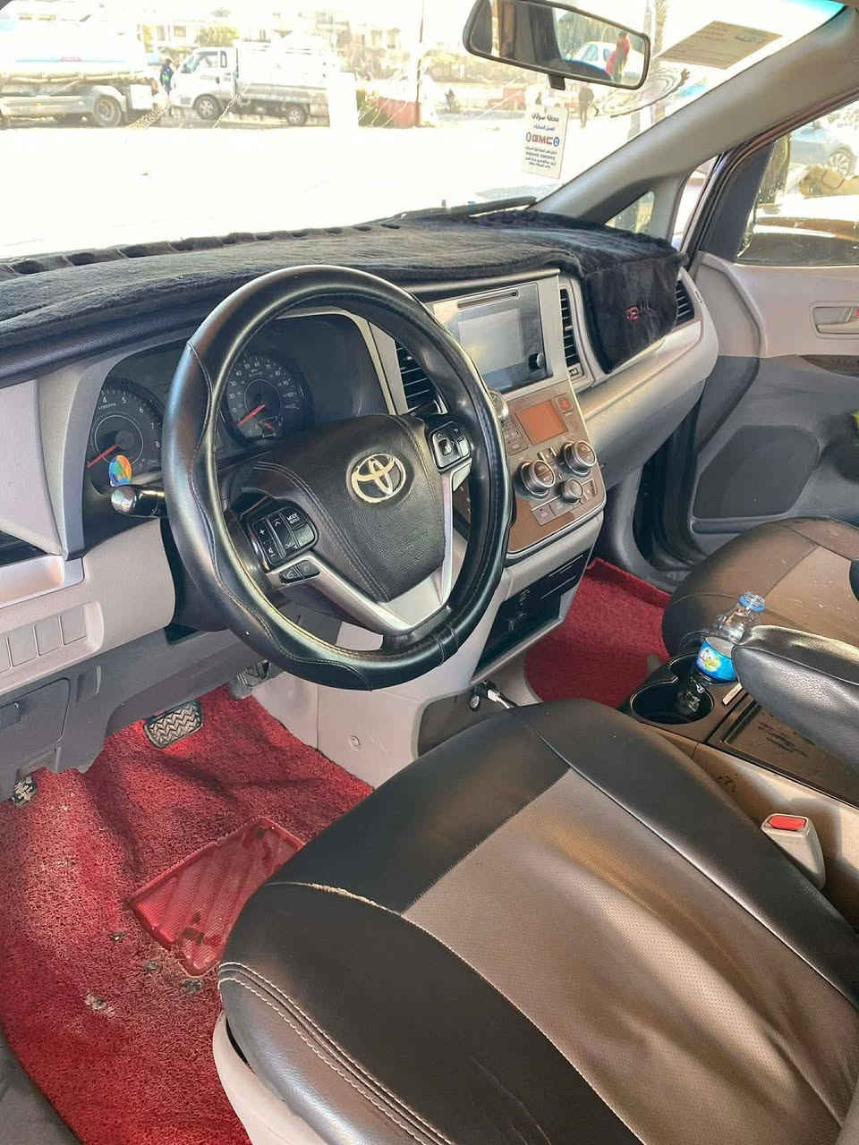 السلام عليكم سينا اللبيع موديل 2017رقم احمر اجرة بيها قطية صبغ وحدة تخم تاير جديد وصدر جديد سنوية وهزة جديدة السعر 170$ وبيها مجال ***********
