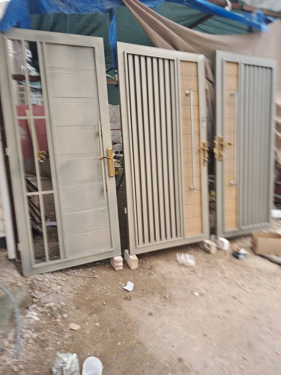 أبواب قاصه بشرط شغل لحديد مليمين وكيلونات اثنان سري ***********ديالى بعقوبه
