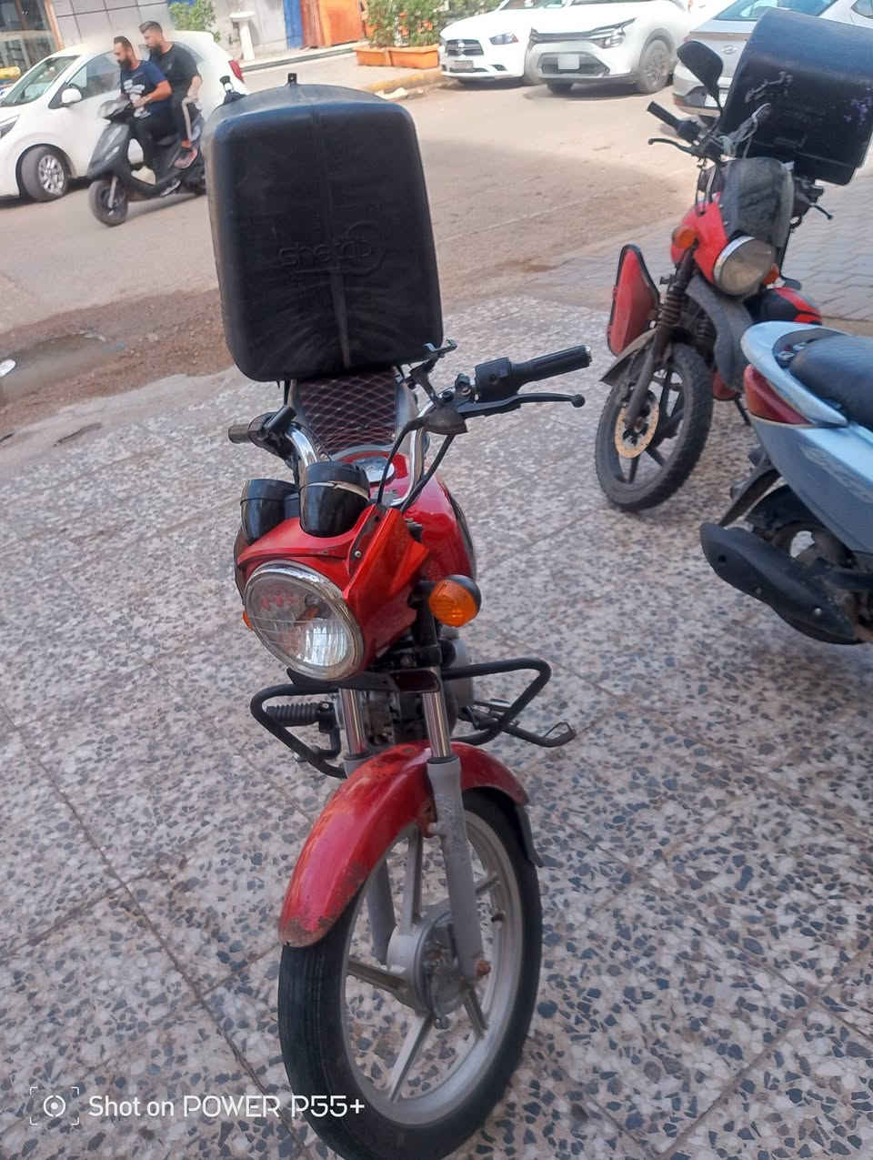 السلام عليكم شباب عندي دراجه بوكسر موديل 18 كايمه مكينه اوراقها اوصولي 500 الف وبيها مجال *********** بغداد شارع فلسطين
