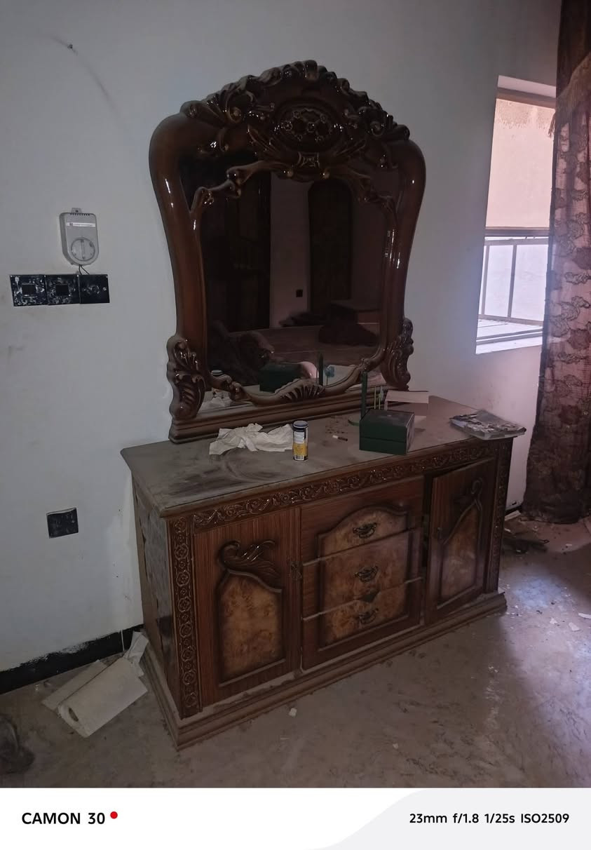 غرفه للبيع سعر ٧٠٠عنوان حي القاهره بغداد ***********
