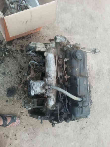 السلام عليكم محرك بسته شغال ساحگ رنگ كامل هوه وتفرعاته وراديتر جهاز كابم وسلف ودينمو هذا رقمي *********** أو تراسلني خاص
