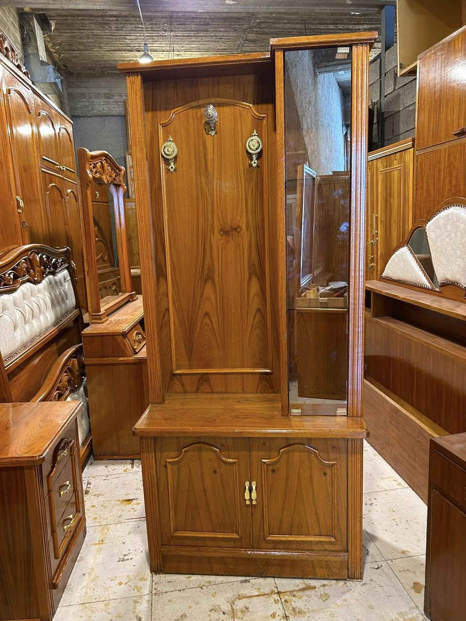 غرفه للبيع 🔥🔥
6 باب ملحق 🚪داخل خارج صاج دنك نقش زان مصري موديل كلاسك  ظهر الكنتور چمبر شغل توصي ثقيل تكمه🔱⚜️👍🏻👌🏻🔥🔥
للاستفسار الاتصال على الارقام 
اسيا 📞(***********)
كورك📞  (***********)
عنواننا موصل 
حي الحدباء سايدين الصديق معرض عمار ابو حمزه قرب كماليات سند ⭕️⭕️
مستعدون لشراء غرف النوم والكناتير الصاج 👍🏻
