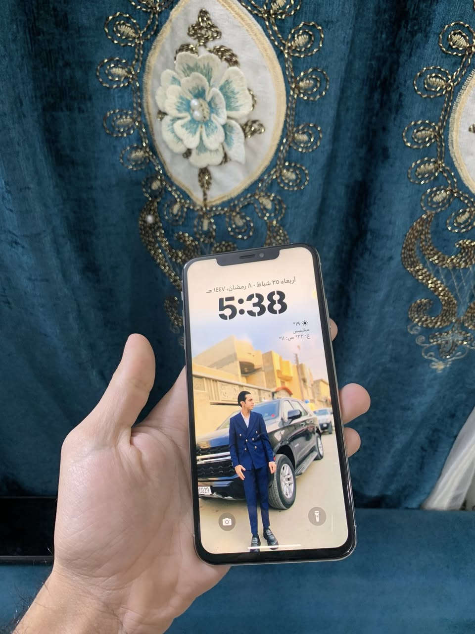 السلام عليكم للبيع آيفون Xmax الجهاز نضيف مبدل شاشا فقط  بطارية 82 ذاكرة 256 السعر 175 وهاذ رقمي ***********
