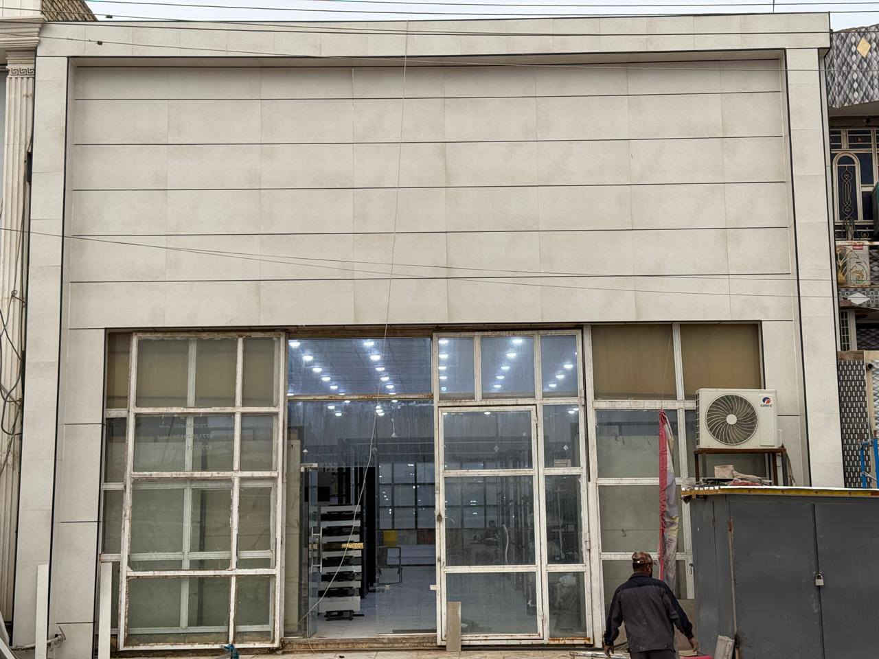 عمل البورسلايين 
في ميسان 
نهاوند ع شارع بغداد 
***********
