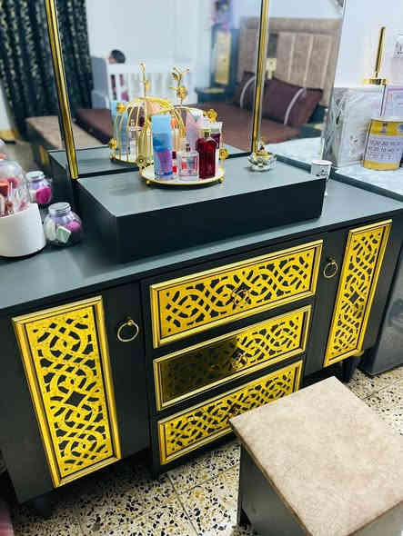 السلام عليكم 
عيوني غرفه تركية اخو الجديد 10 قطع 
رايديها ب800وبيها مجال
***********
