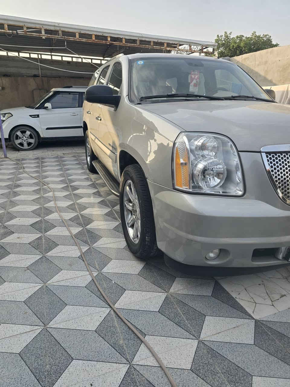 السلام عليكم للبيع يوكن ابتر  فول مواصفات فتحه شاشه صندوق كهرباء  تحكمات اهوايه مواصفات  مكفوله ضربه او صبغ او تبديل فقط بيها الارباع فقط  مديل 2007بسمي رقم بصرة الدولي. جاهزه من كلشي  السعر 190  للاستفسار ع رقم ***********
