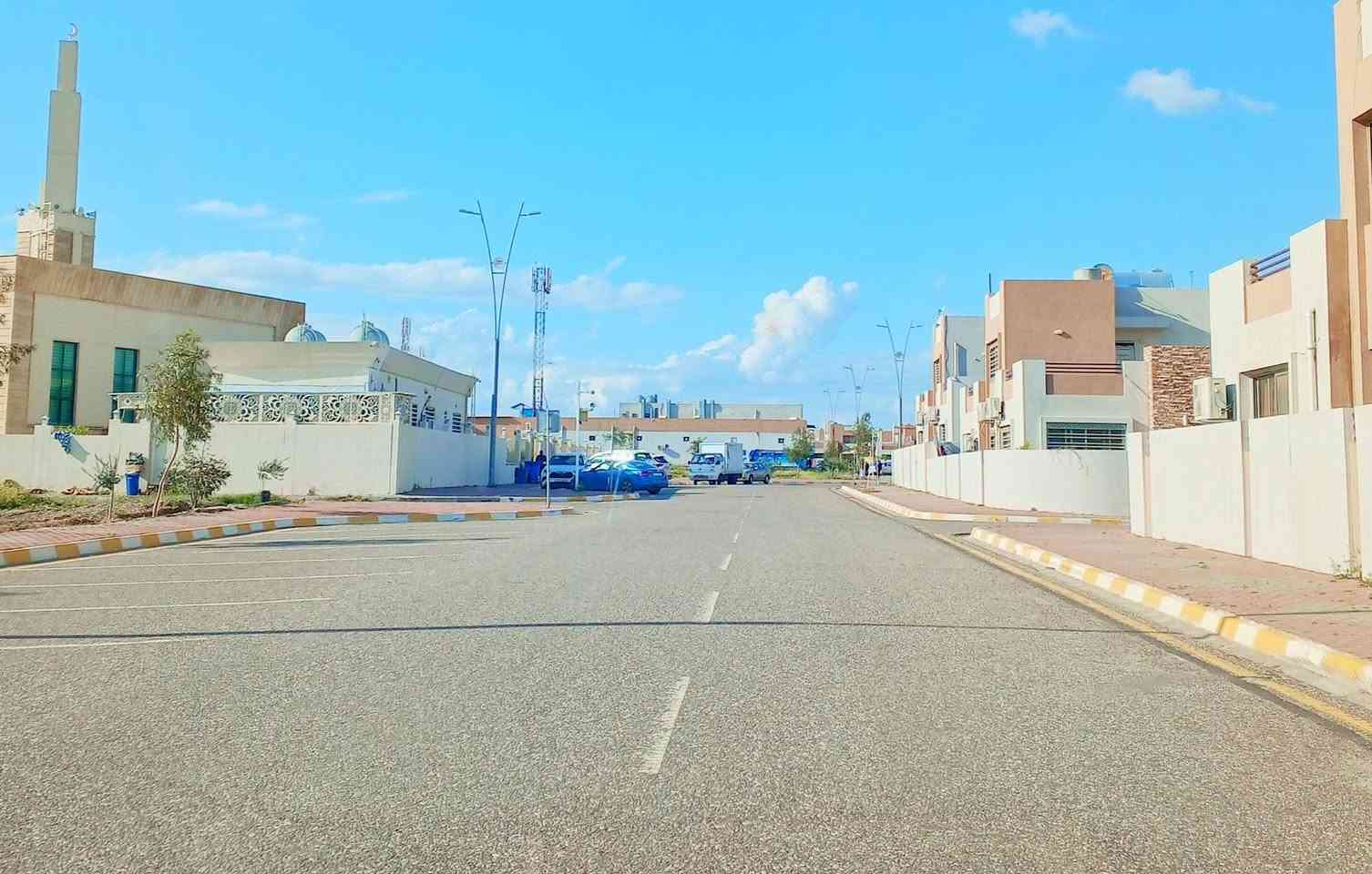 دارللبيع 200متر خريطة لوتس بداية المجمع مدينتي قرب جامعة كركوك فرع مميز قرب السوبرماركت والمدارس والجامع ٣غرف نوم.استقبال هول مع كاونتر مطبخ هدية صحيات٢ كراج سيارة حديقة سعر مناسب للاتصال***********
