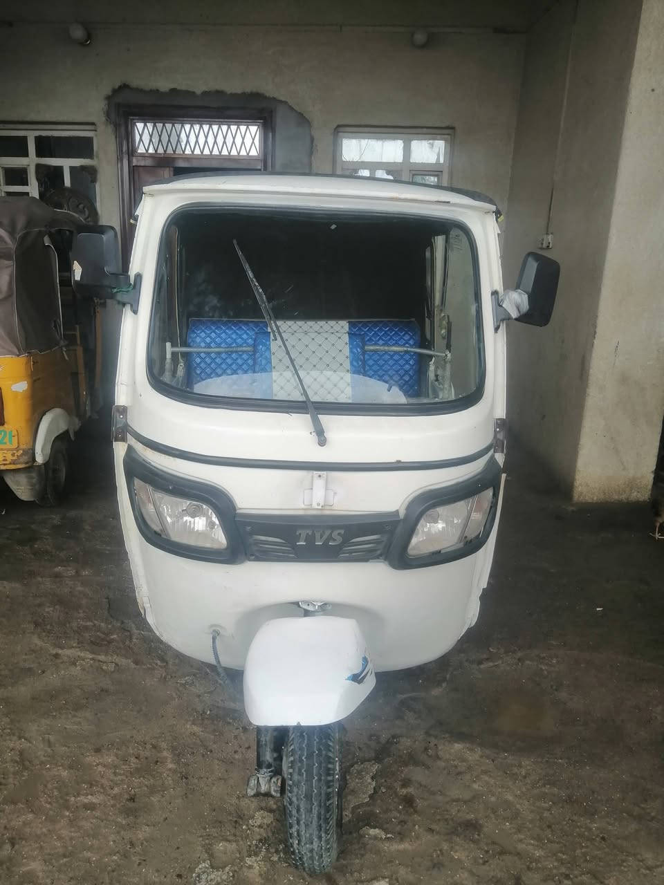 تكتك اوراق مديل 20 طالعه بل 21 حلوه نضيفه كبل للشارع السعر4500 وبيها مجال للشراي العنون بصره ابو لخصيب حمدان***********
