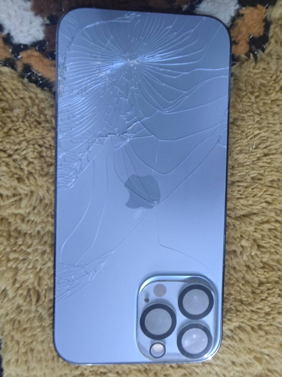 ايفون 13برو ماكس
ضهره مفطر ومفتوح مبدل بيه ايسي شحن 
سعره 250 تجي وتكلب بعينك جهاز كله شغال 
***********
***********
تواصل فقط عل رقم
