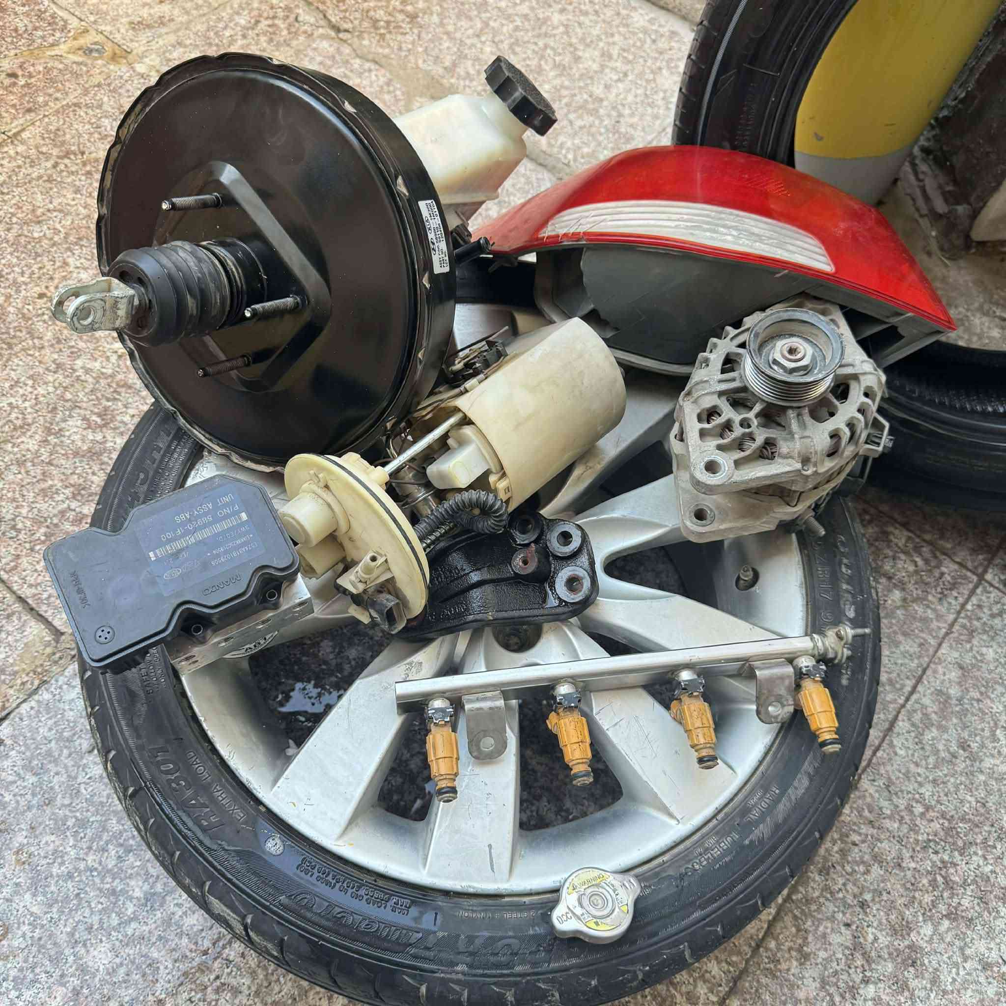 سلام عليكم اغراض مستعملة سيراتو 13خليجيي بيهن اعطال بسيطة وبسعر جدا مناسب للتواصل ***********
