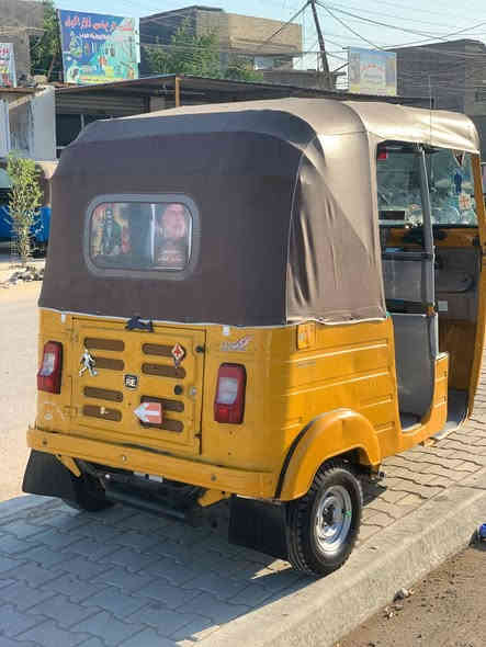 السلام عليكم تكتك البيع موديل 18تكتك خير من الله كبلالشغل تكتك أحله من الصور خير من الله مكينه جديده لا تنقيص ولا تبخير  مكان جسر ديالى القديم رقمي اتصل وتدلال ***********
