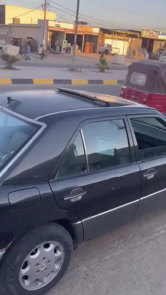 السلام عليكم مارسدس للبيع 91 كير ومحرك بلادي سياره مثل ما موضحه بل صوره بيها بعض الملاحظات السعر 50 بيها مجال رقم الهاتف***********

