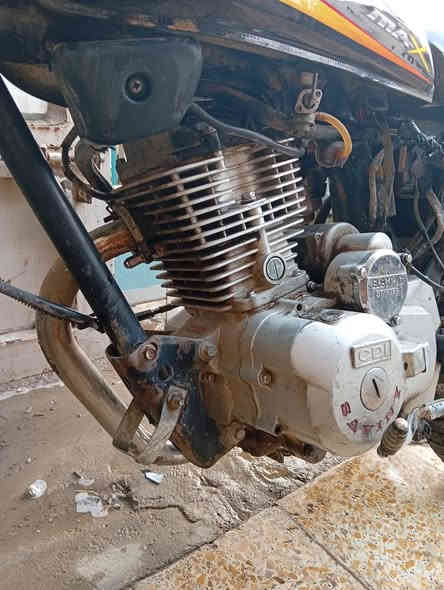 السلام عليكم سيفان موديل21 مكينة 200cc مكفولة من الفتح وتبخير ونضوح مال شغل مكاني  الامين ريا وسكينة اوراقها محتركة 
السعر 300 وبيها مجال
الرقم واتساب او اتصال ***********
