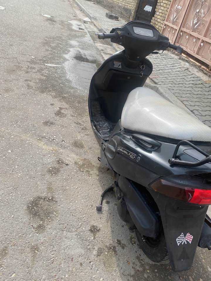 دراجة بانزين اسمها فكستار دراجة كلشي يشتغل بيها اشاير كلوبات كاوب بل صندوك دراجة عدادها 100 للتواصل الرقم *********** موجود واتس سعر350 وبيها مجال مكاني الشعب شارع المدارس
