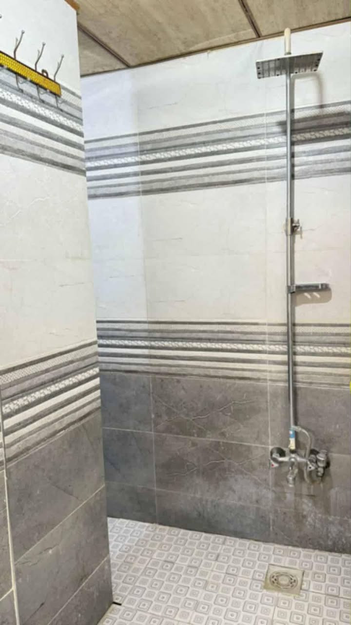 السلام عليكم بيت حي الحر قرب اعدايه اسامه بن زيد
100 متر...طابو صرف ..طابق ونص...
واجه 5ونزال 20
تحويل مباشر من صاحبة 
يحتوي

بناء طابوق 
منطقة كاملة الخدمات 
تبليط ومدارس 
طابق الاول غرفه صحيات استقبال مطبخ 
طابق ثاني يحتوي على غرفه وسطح 

١٥٠
من صاحبه مباشرة....***********
