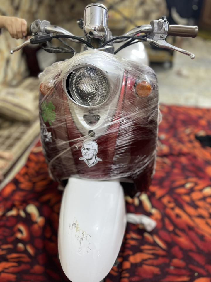 سلام عليكم دراجه كلاسك 60 مكينه تخبل نضيفه تايرات نضاف صالنصة جديده كفرات نضافه 80‎%‎ دراجه كامله بريك امامي خلفي كهربائيات كله شغاله عوزه بس باتري سعره 225 وبيه مجال مكاني بغداد ***********
