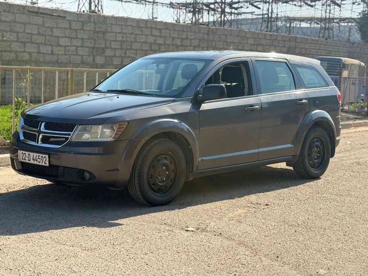 سلام عليكم
للبيع دوج جورني
موديل 2015 
بيه طخه بل بنيد
صبغ بل جنطه قليل 
محرك 2400 
خمسه راكب
بصمه 
تحكمات فول 
السعر 102 ورقه
مكان سياره بغداد بلديات حي تجار
اتصال على رقم ***********
