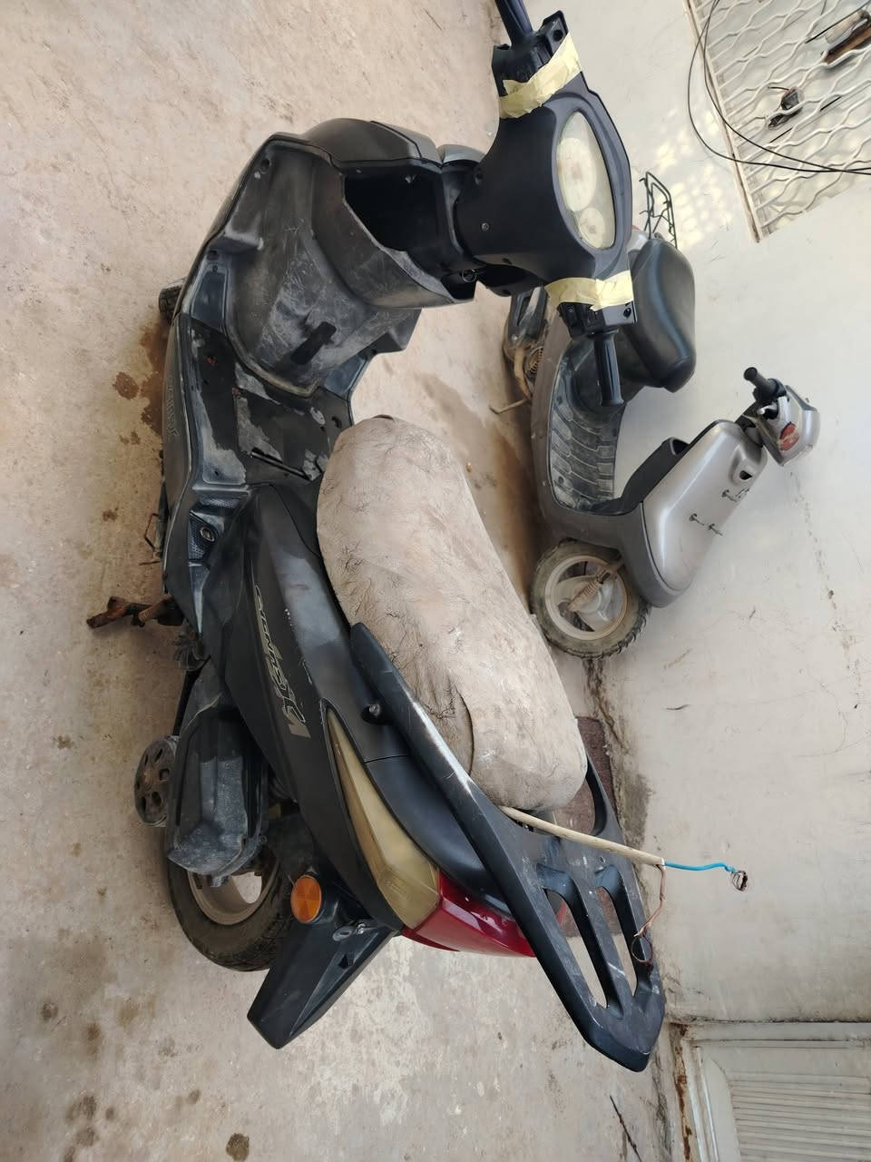 سلام عليكم دراجه سيام ابيع طافي هيه يرادله باتري وكتف ب ١١٠وبيه مجال مكانها قرب البارون ***********
