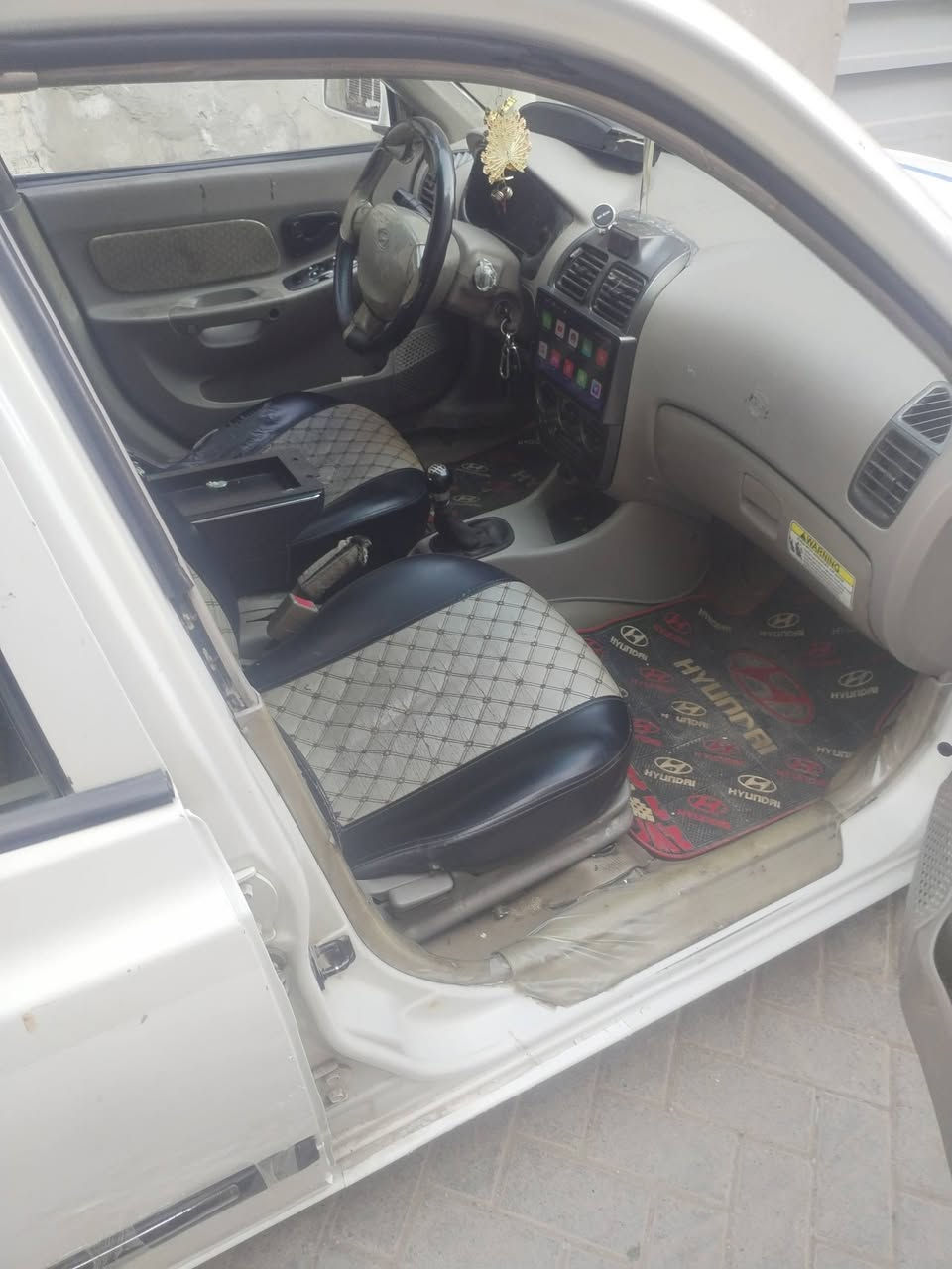 السلام عليكم سياره فيرنا موديل ٢٠١٤ مكينه وكير جدد تبريد شغال وتدفئه شغاله صدر  السعر 60 مكان مدينه الصدر رقمي ***********
