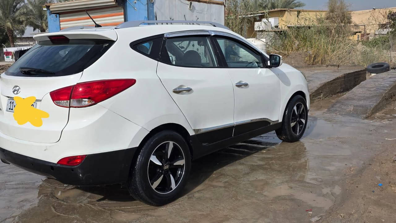 توسان للبيع خليجي محرك 2000 سنويه الى 2028 بسمي موديل 2012 السياره مصبوغه عام مكان السياره حله  السعر 110 وبيه مجال اتصل على هذا الرقم ***********
